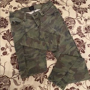 VINTAGE CAMO SKINNY JEANS!